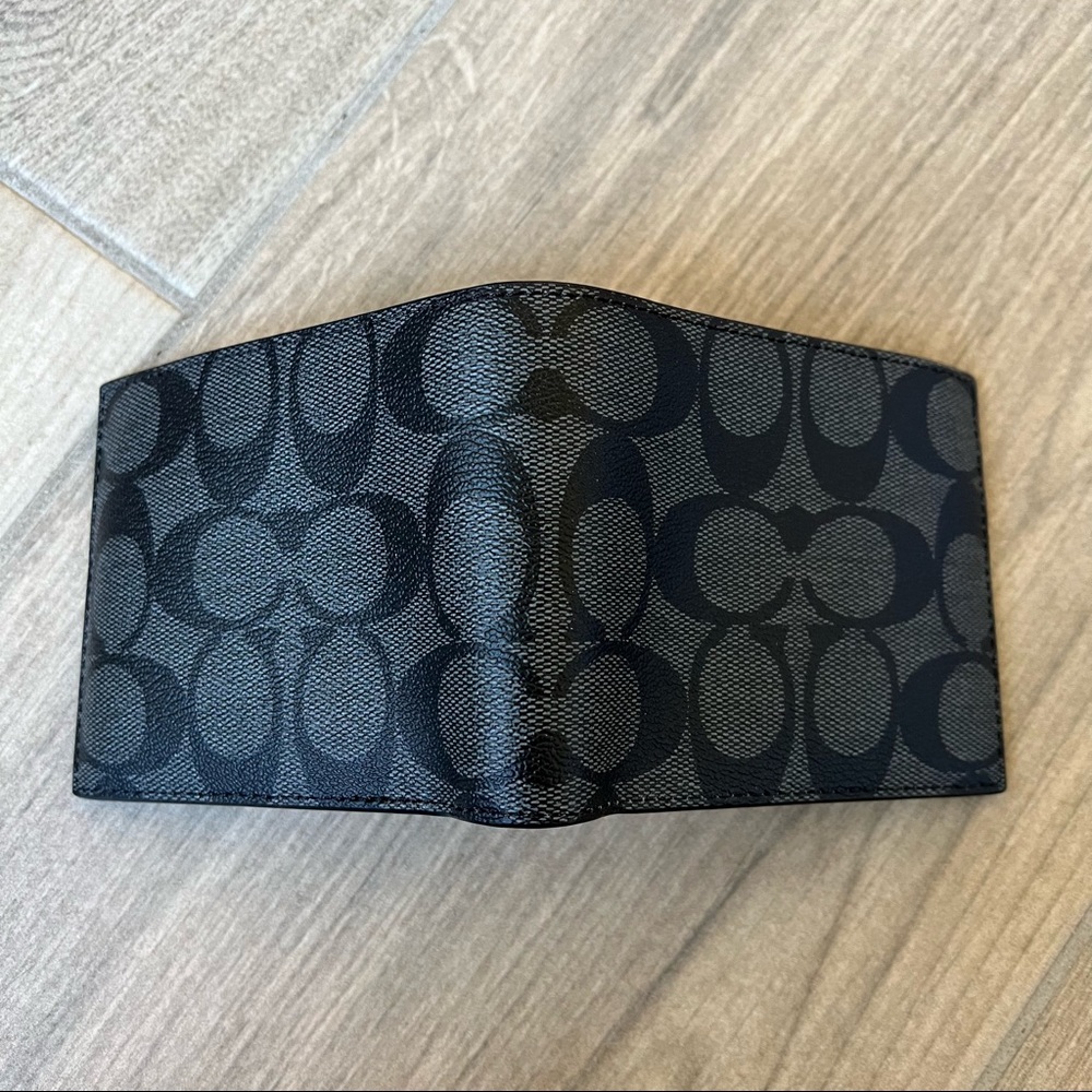 Coach Compact Id Wallet In Signature Canvas - Picture 3 of 8